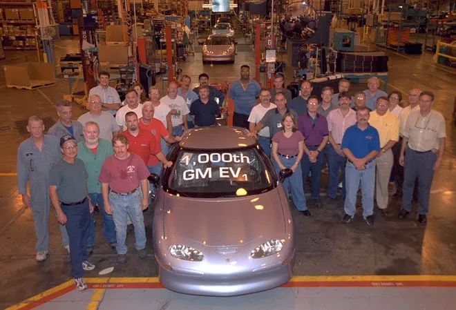 25年前，一辆EV1开启了电动汽车时代的序幕，比特斯拉要早很久